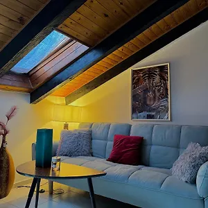 Apartment Hosting Dreams Attics - Duomo, Mailand